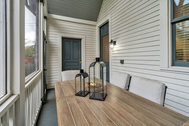 Building Photo - AVAILABLE SEPTEMBER 1ST. Beautifully Restored and FULLY Furnished professionally decorated East N...