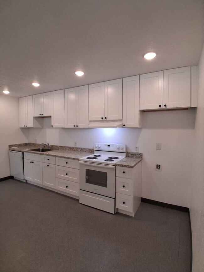 Building Photo - 4864 E University Ave