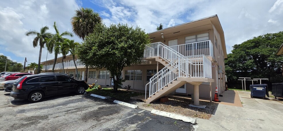 Building Photo - 230 SW 11th Ave