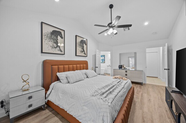 Building Photo - 2400 Seaford Dr