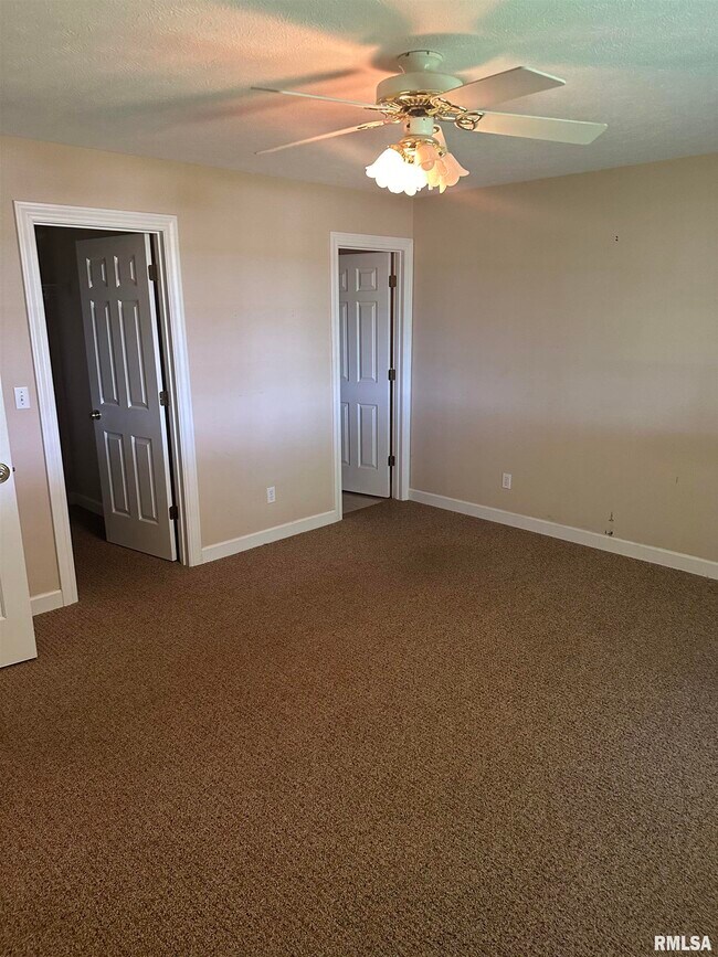 Building Photo - 2805 Cronin Dr