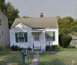 Building Photo - 1302 Mann Ave