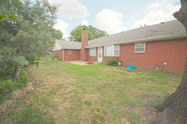 Building Photo - 5105 S Kingston Ave