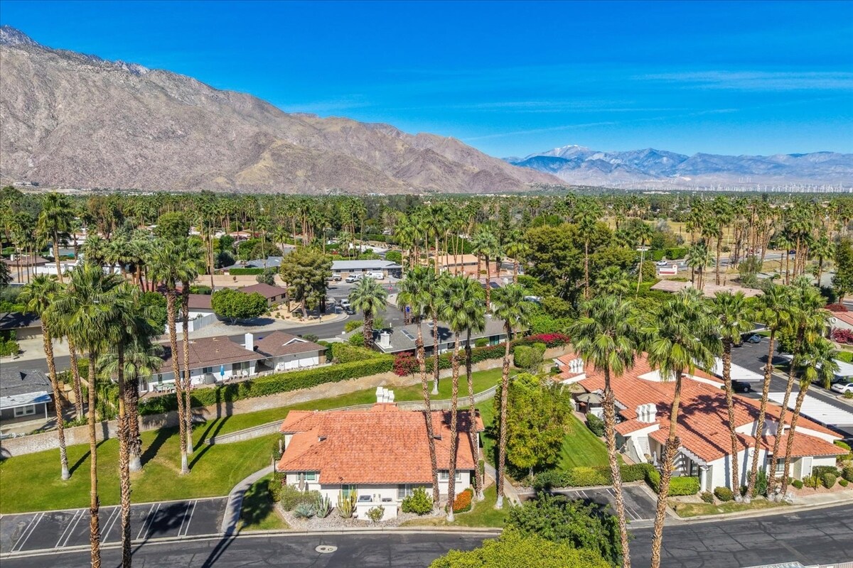 Building Photo - 2701 E Mesquite Ave