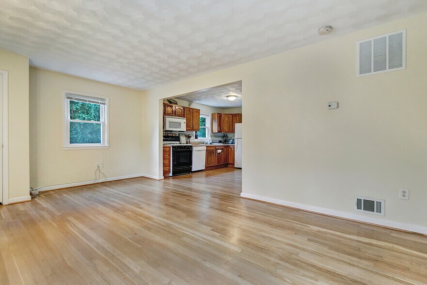 Building Photo - 9085 Autoville Dr