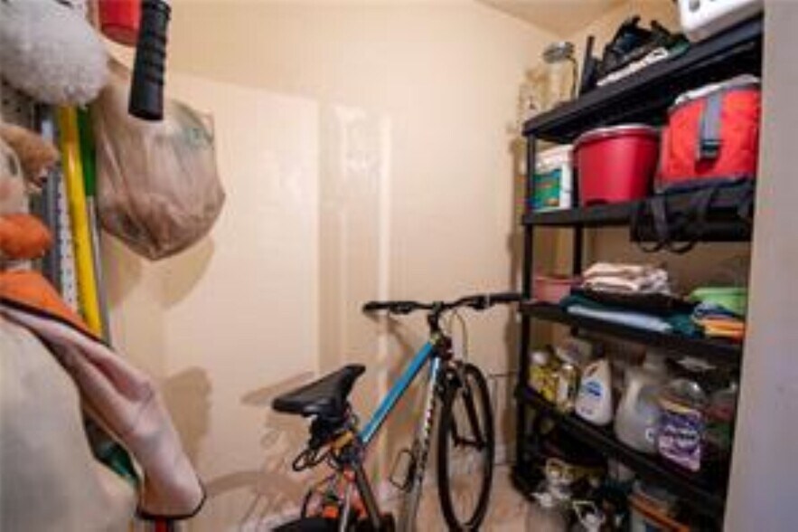 Building Photo - 530 NE 15th Ct