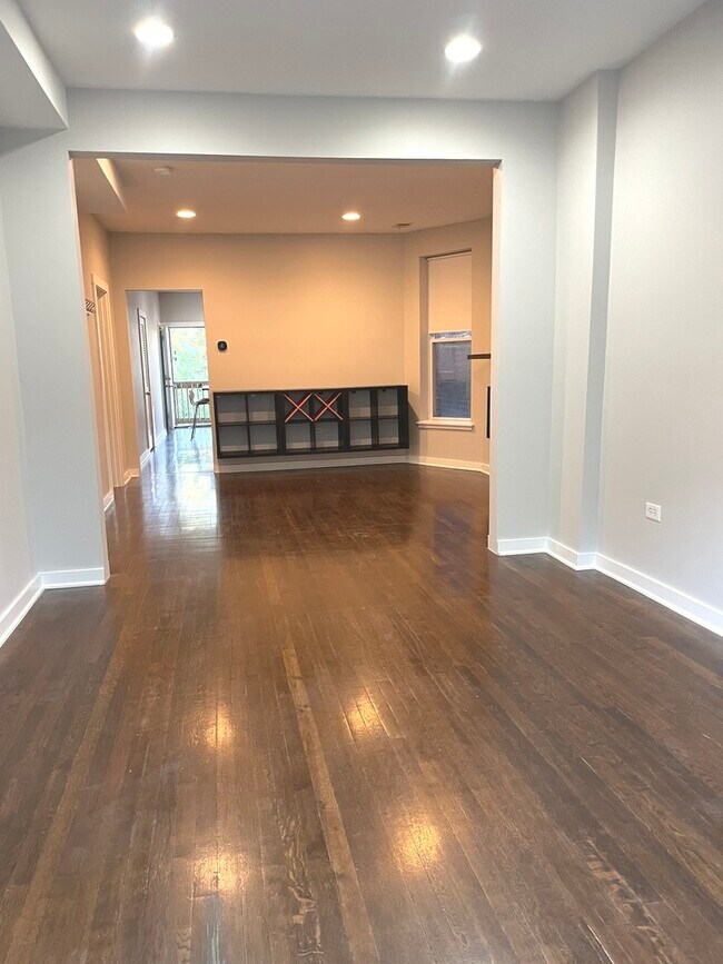 Building Photo - 3336 W Beach Ave