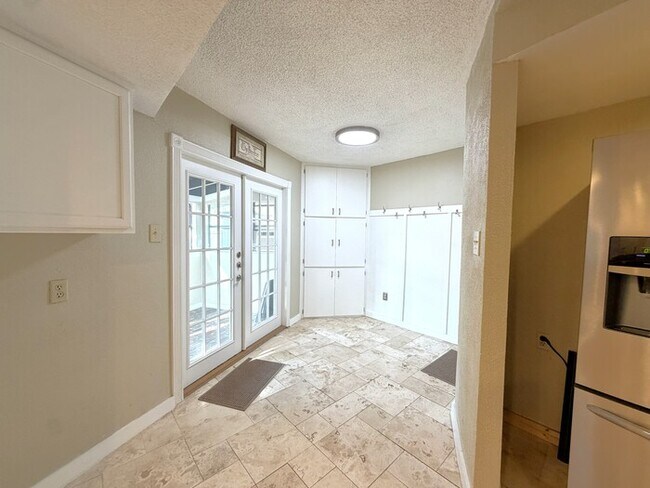 Building Photo - 3-2.5-2 Town home on the Historic Bricks of Camp Bowie