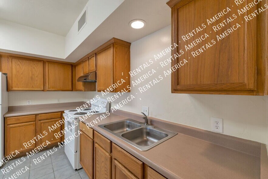 Building Photo - 7051 S 6th Ave