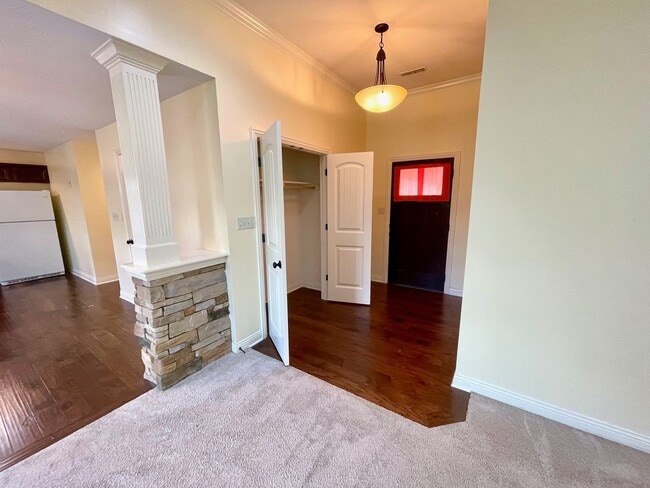 Building Photo - 3 Bedroom Ranch-Style Home in West Columbia