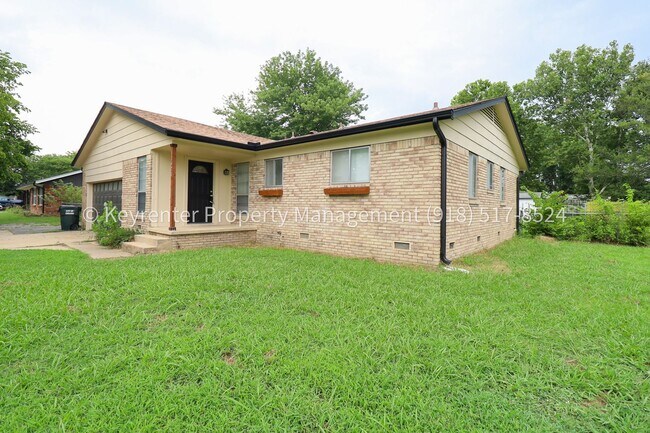 Building Photo - Recently Renovated 3 Bed 2 Bath in Collinsville!