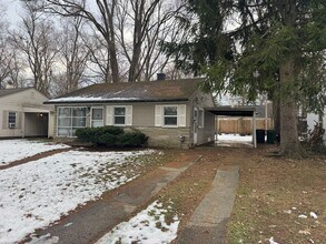 Building Photo - 2 bedrooms oak park gem