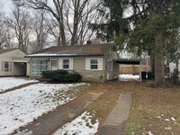 Building Photo - 2 bedrooms oak park gem