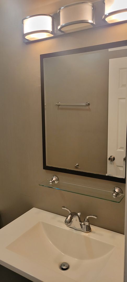 Building Photo - Knoxville 37923 - 2 bed 2.5 bath condo - c...