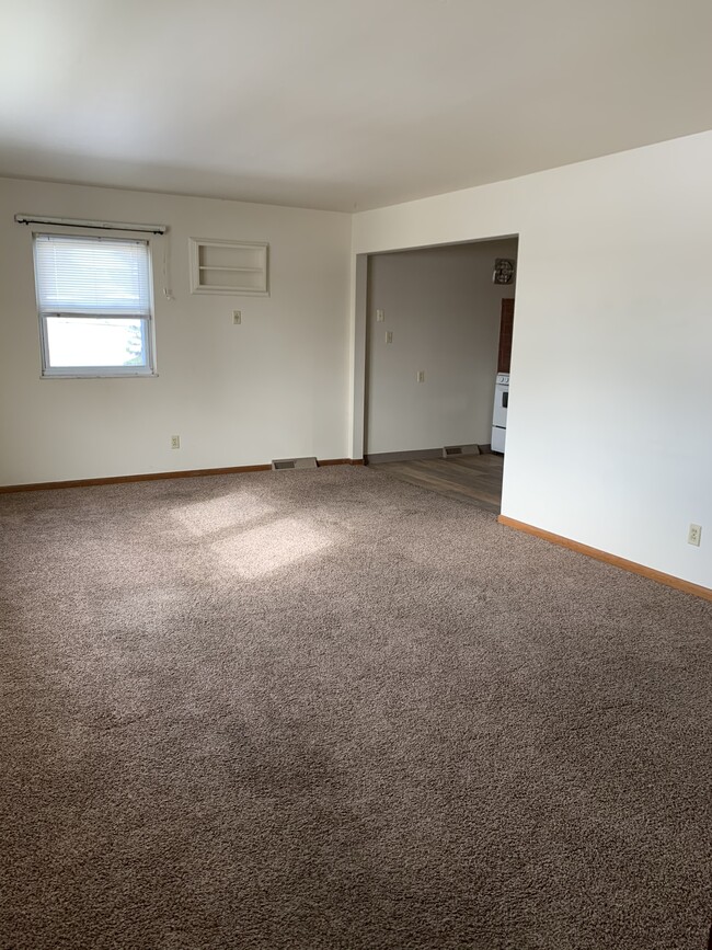 Living Room - 5400 Beacon Hill Rd