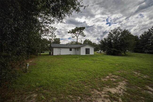 Building Photo - 65 Pine Trce