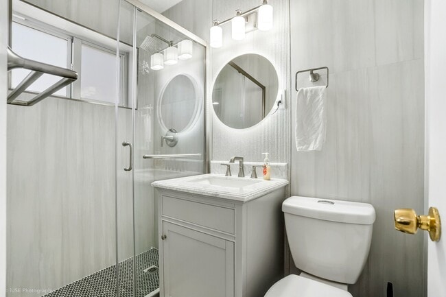 Building Photo - 1633 SE 5th Ct