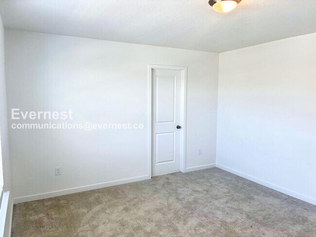 Building Photo - 740 Columbia St