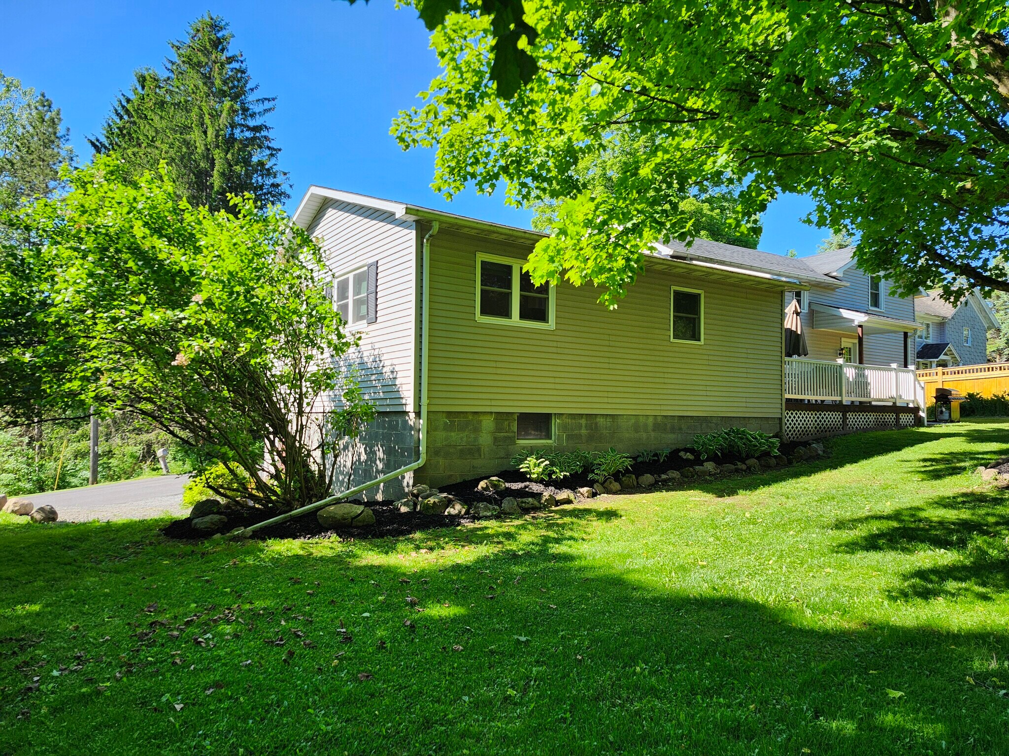 Building Photo - 829 Crow Hill Rd