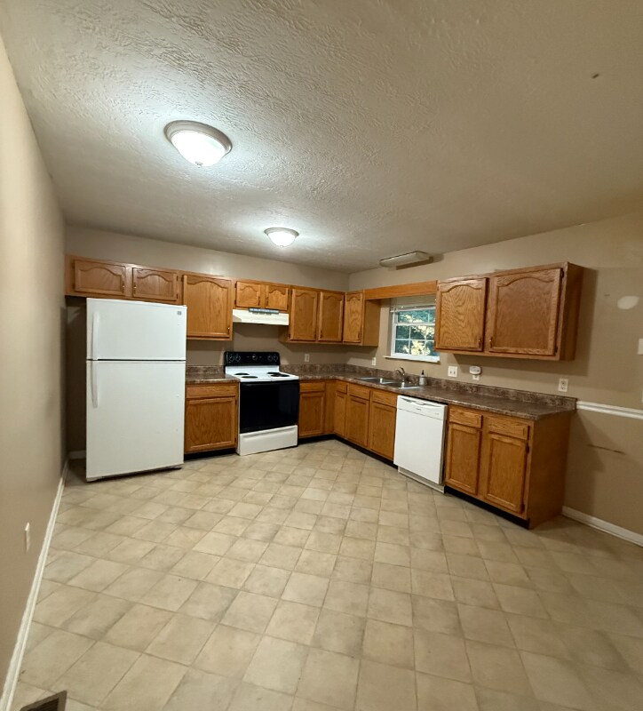 Building Photo - 2221 Belvoir Ave