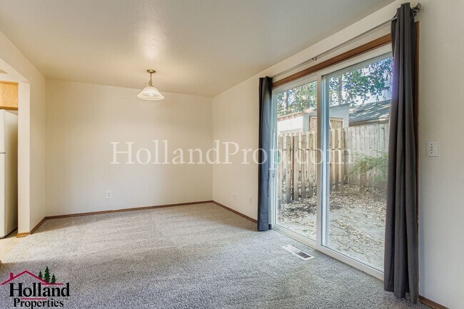 Building Photo - Charming 3-Bedroom Duplex in a Prime Locat...