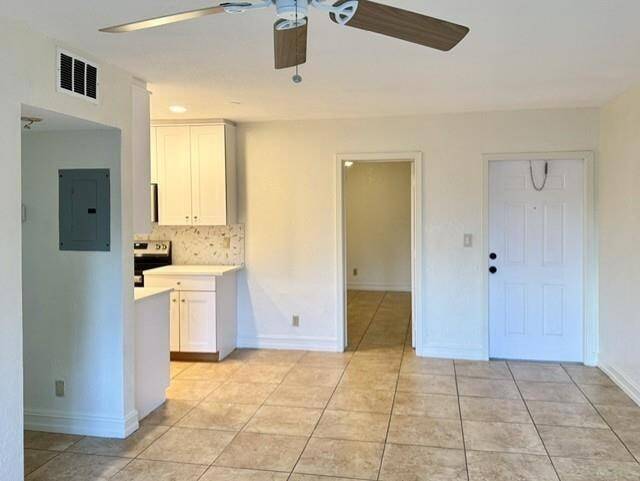 Building Photo - 1423 Holly Heights Dr