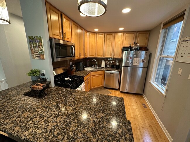 Building Photo - 957 W Montana St