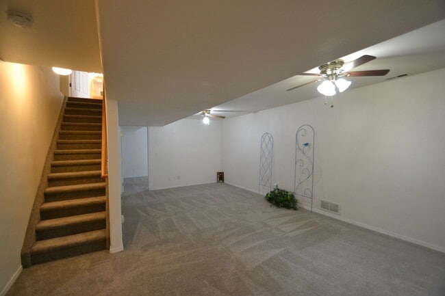 Building Photo - 815 Riverview Ln