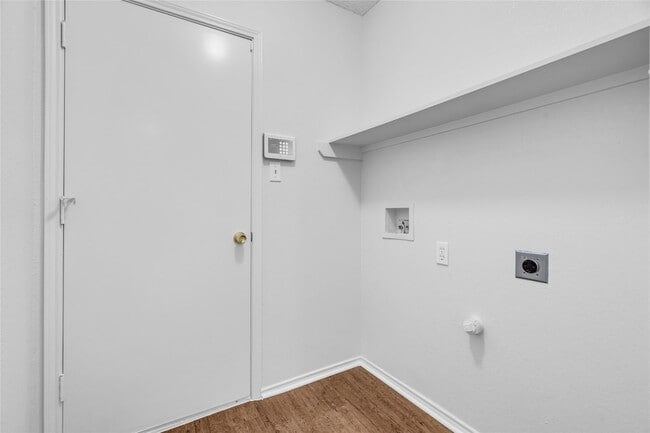 Building Photo - 8464 Ruthette Dr