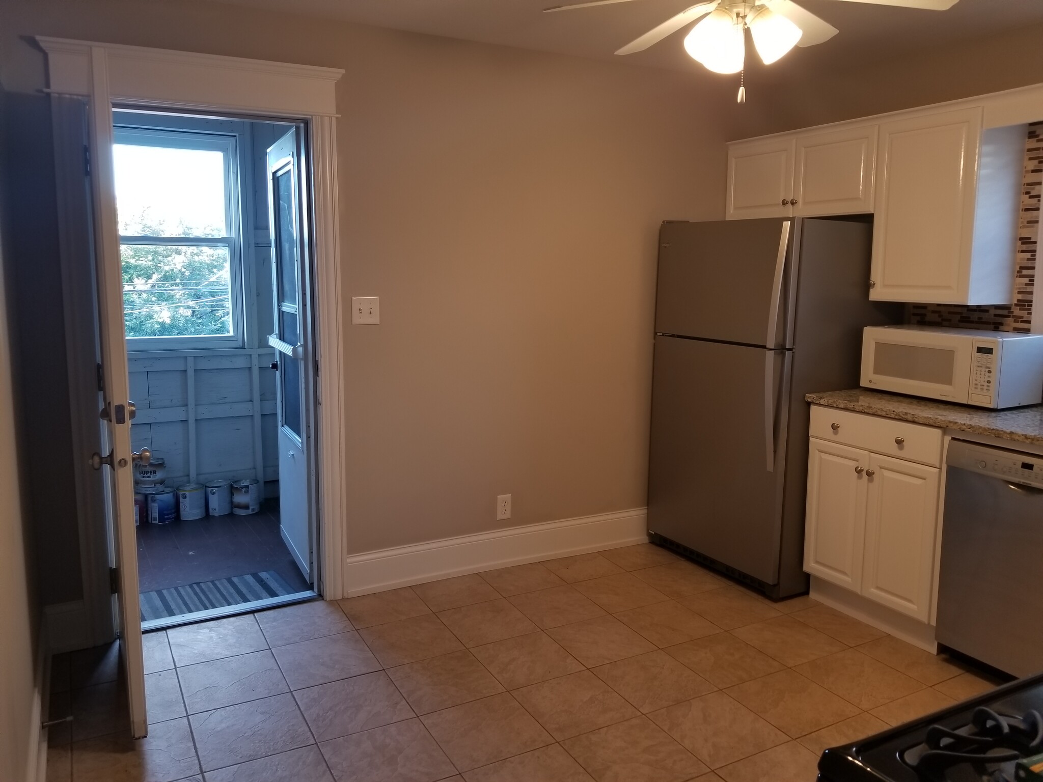 Kitchen - 2858 W Henderson St