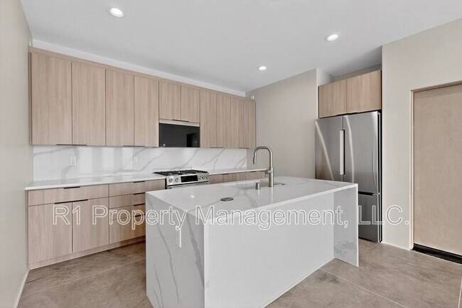 Building Photo - 705 Alcalde Pl SW