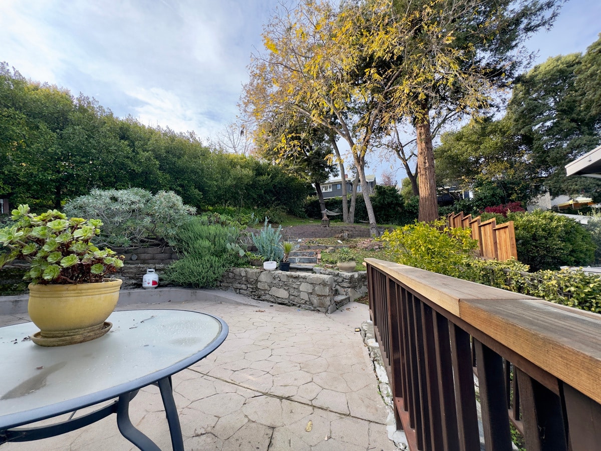 Building Photo - 645 Jean St