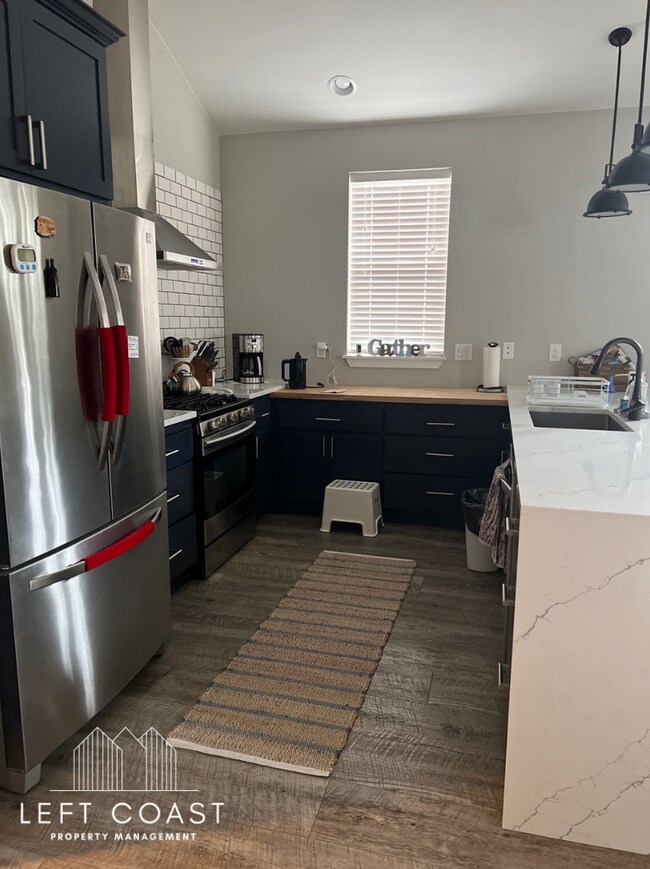 Building Photo - 4154 SE Inlet Ave