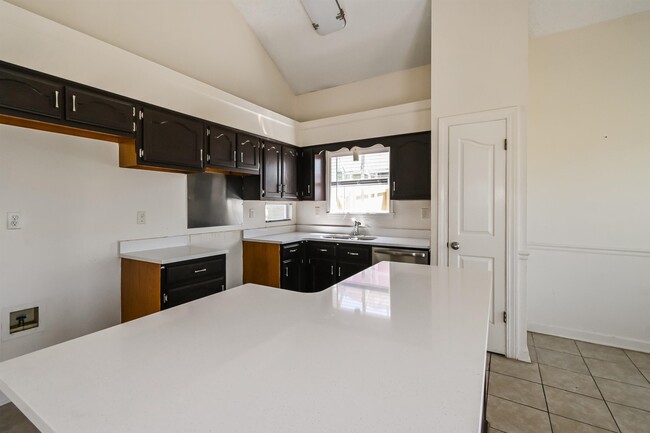 Building Photo - 6661 Collins Way Cove