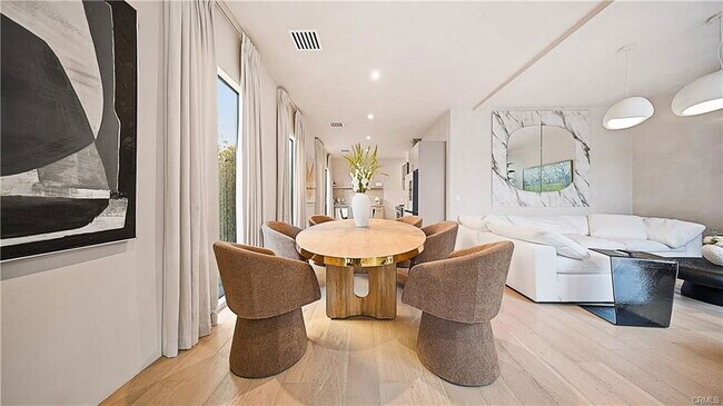 Building Photo - 8840 Ashcroft Ave