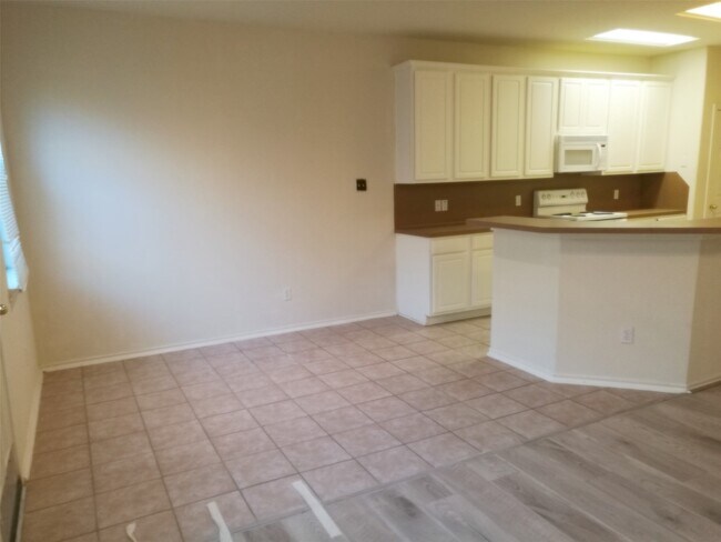Building Photo - 16623 Newglen Ln