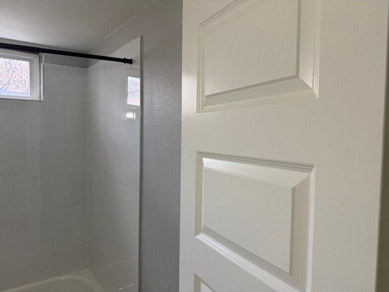 Building Photo - 19 Bonfoy Ave