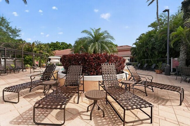 Building Photo - 4114 Central Sarasota Pkwy