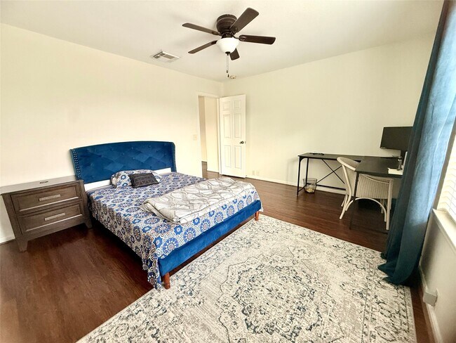 Building Photo - 4615 Pin Oak Creek Ln