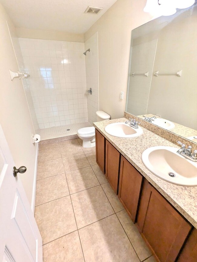 Building Photo - 4 Bedroom Port Orange, Coquina Cove - Town...