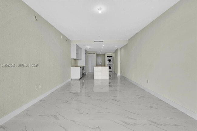 Building Photo - 700 NE 24th St