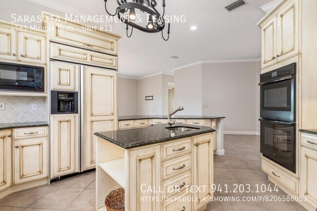Building Photo - 4561 Murcia Blvd