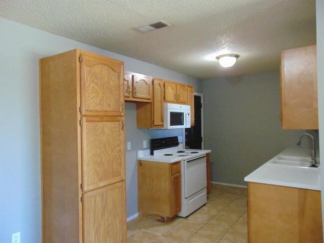 Building Photo - 2703 108th St