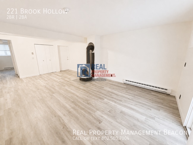 Building Photo - 221 Brook Hollow