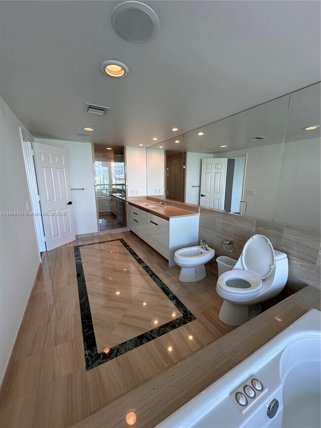 Building Photo - 1643 Brickell Ave