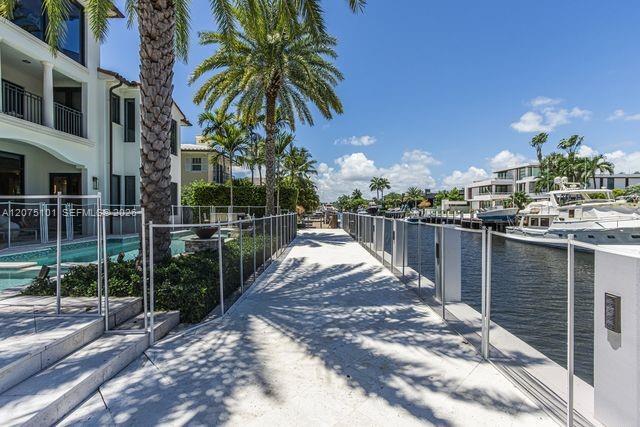 Building Photo - 2627 Castilla Isle