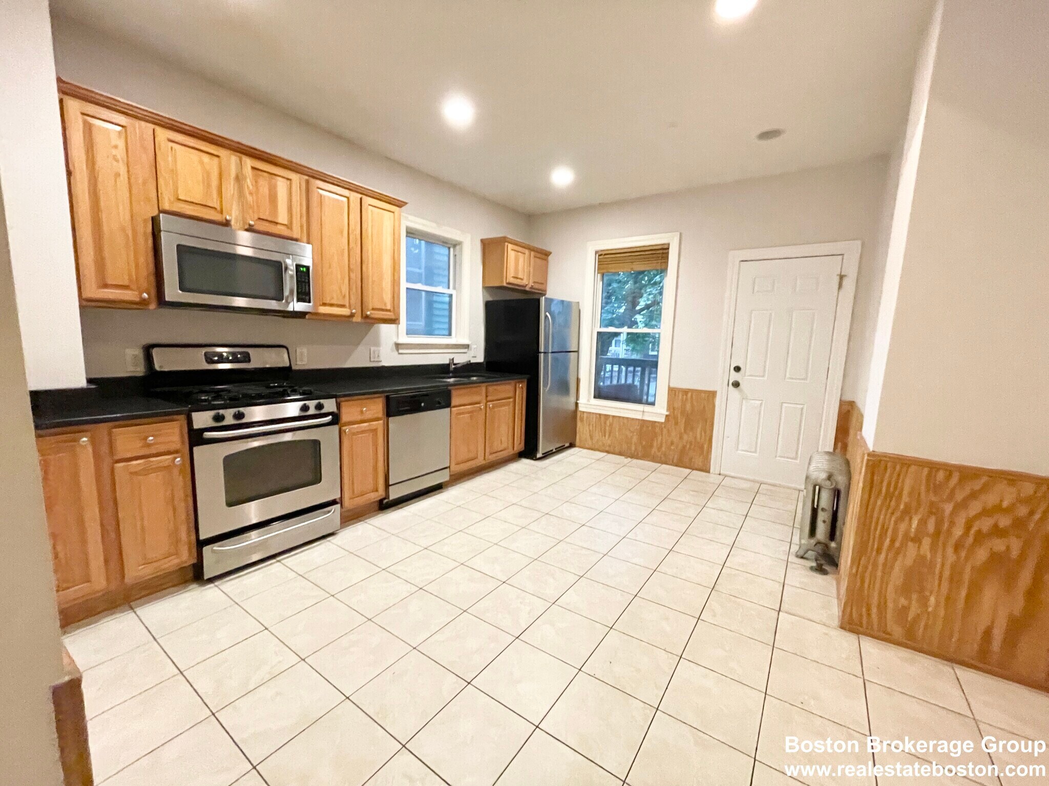 Building Photo - 61 Hillside St