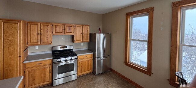 Building Photo - 1712 W 3rd St