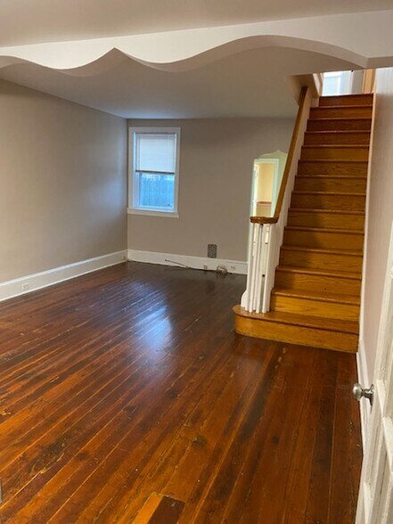 Primary Photo - 1914 E Hazzard St