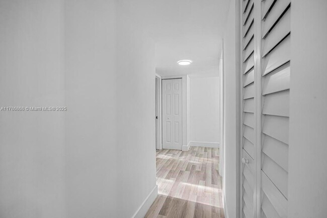 Building Photo - 110 Fontainebleau Blvd
